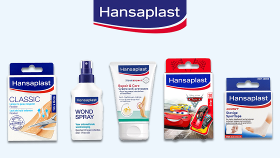 verschillende Hansaplast producten op een blauwe achtergrond