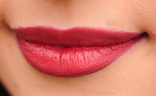 mooie, verzorgde, rode lippen
