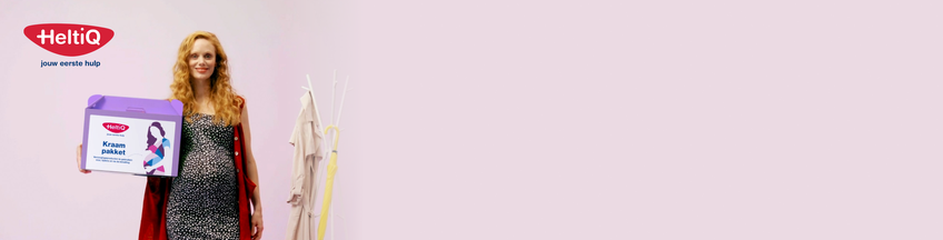 vrouw met HeltiQ kraampakket vrouw met HeltiQ kraampakket