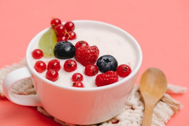 yoghurt met rood fruit