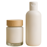 Een plastic fles en glazen potje met inhoud, zonder label.