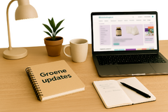 Een bureau met een plant, koffiemok, laptop met de website van De Online Drogist homepage open en een notietieblokje met op de voorkant Een bureau met een plant, koffiemok, laptop met de website van De Online Drogist homepage open en een notietieblokje met op de voorkant