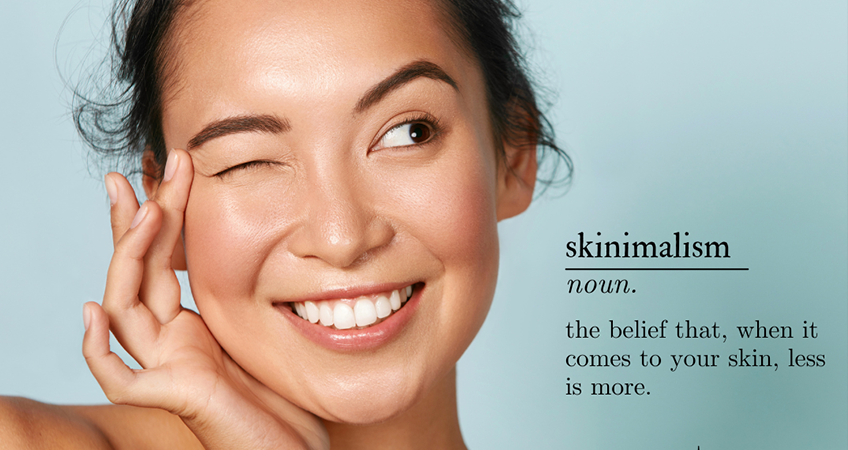 afbeeldinhg van een vrouw met een glowy huid met de tekst: skinimalism, noun. The belief that, when it comes to your skin, less is more.