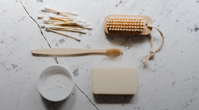 duurzame materialen tandenborstel en wattenstaafjes van bamboe duurzame materialen tandenborstel en wattenstaafjes van bamboe