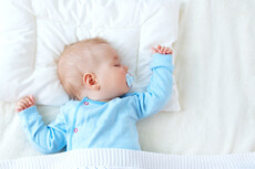 baby slaapt heeft last van doorkomende tandjes