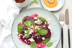 Rode bietensalade met feta, citroen en M?nuka honing Rode bietensalade met feta, citroen en M?nuka honing