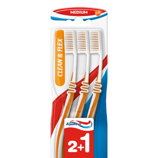 Aquafresh Clean&Flex Medium dagelijkse Tandenborstel 2+1 gratis 1ST