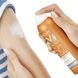 Vichy Capital Soleil Anti-Sand Mist Children Sensitive SPF50+ 200ML Arm model met spuitbus